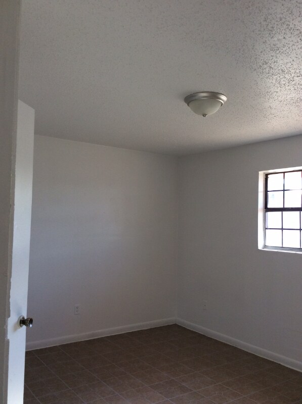 Building Photo - 1313 S Maddox Ave