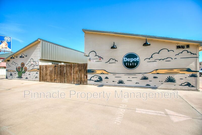 Foto principal - 350 W Ave L