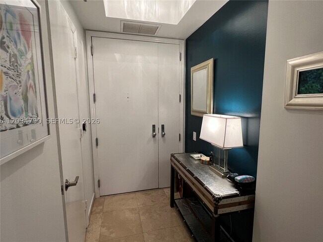 Foto del edificio - 808 Brickell Key Dr