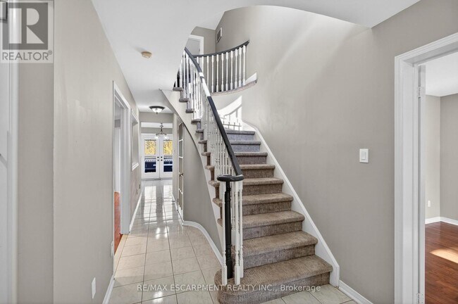 Building Photo - 53 Laurendale Ave