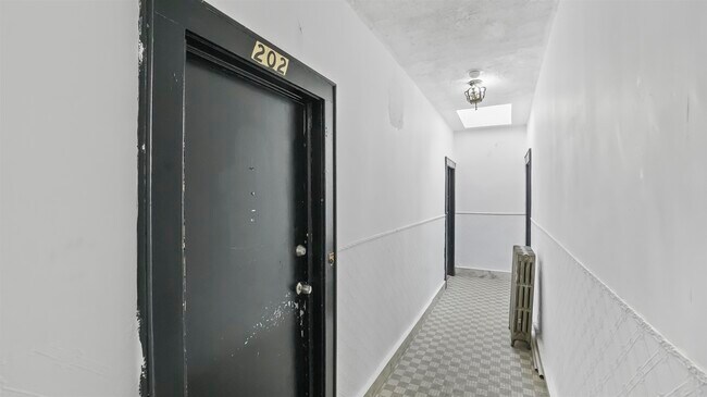 Building Photo - 260 Davis Ave
