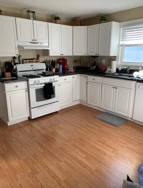 Cocina - 126 S Haviland Ave