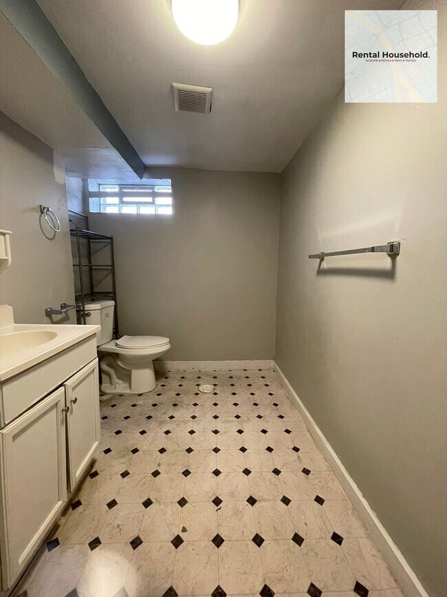 Building Photo - Stunning & Spacious 3-Bedroom Home in Warren!