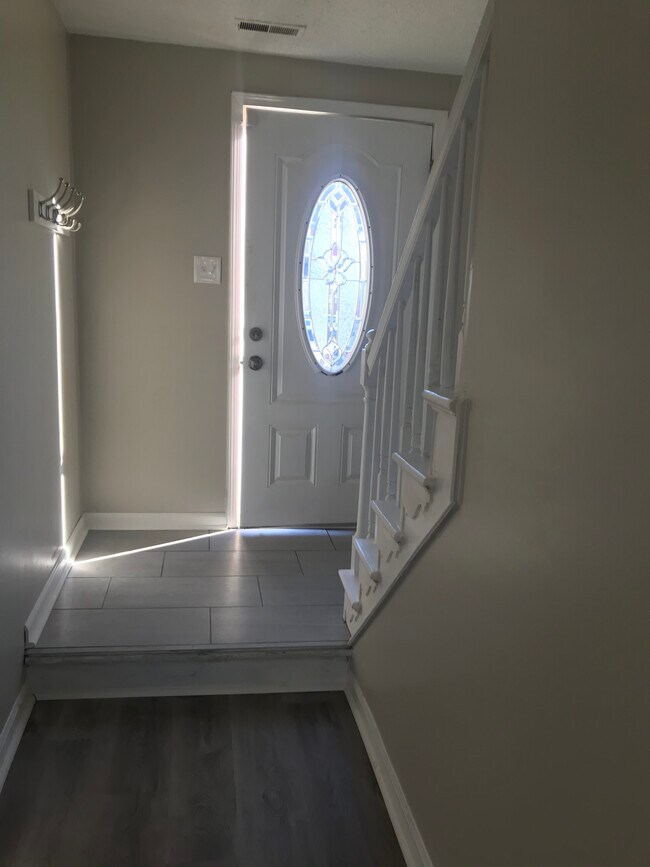 Foto del edificio - 4732 Greenlaw Dr