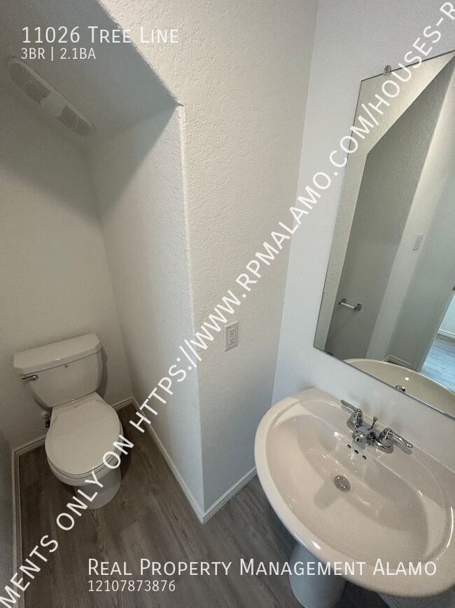 Foto del edificio - 11026 Tree Line