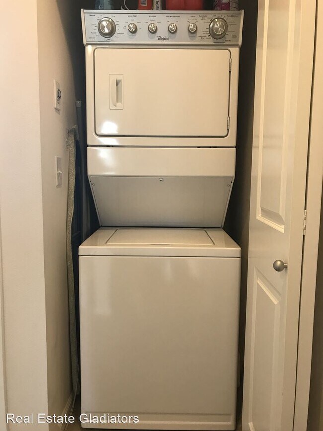 Building Photo - 2 br, 2.5 bath House - 4418 135th PL SE #5