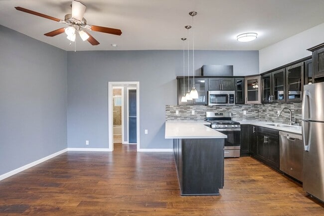 Foto del edificio - 3105 W 27th St