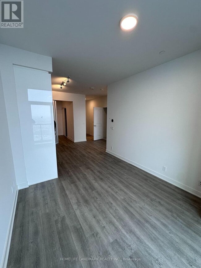 Building Photo - 50 Upper Mall Wy