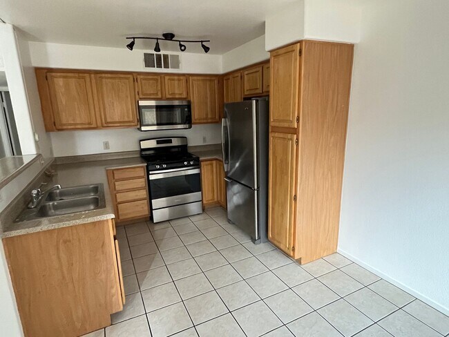 Building Photo - 5710 E Tropicana Ave