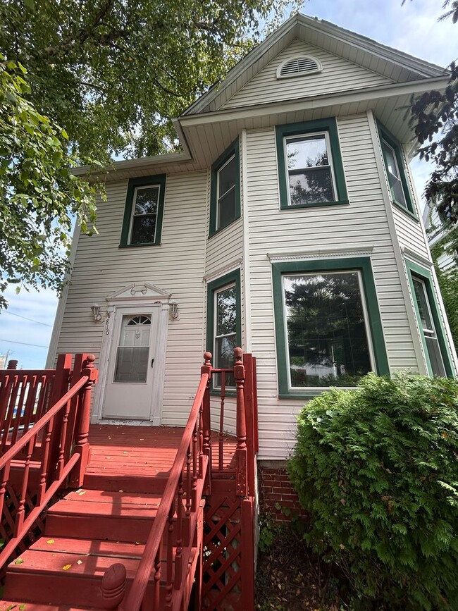 Building Photo - 816 15th St
