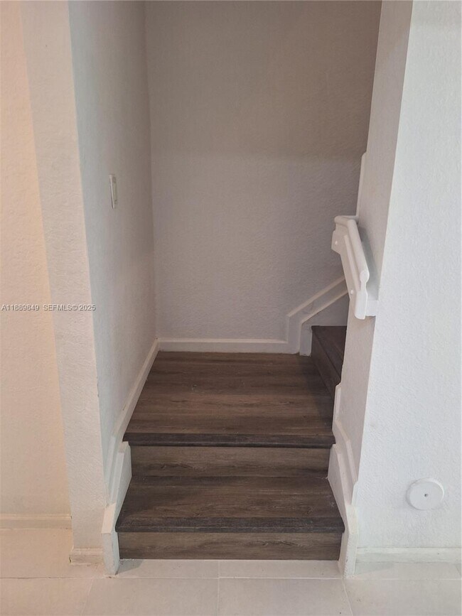 Foto del edificio - 6621 Winfield Blvd