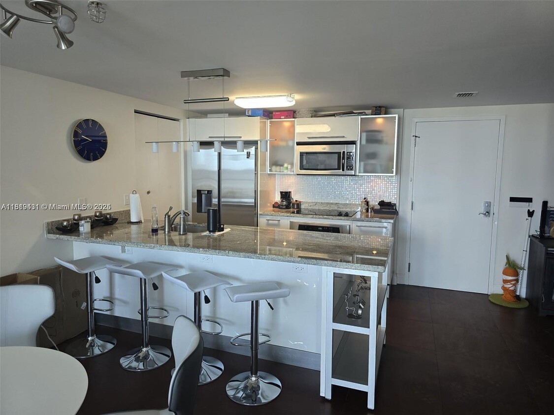 Foto del edificio - 185 SW 7th St