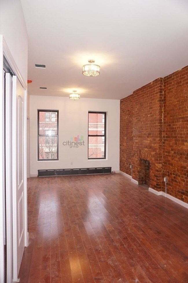 Building Photo - 413 11th St