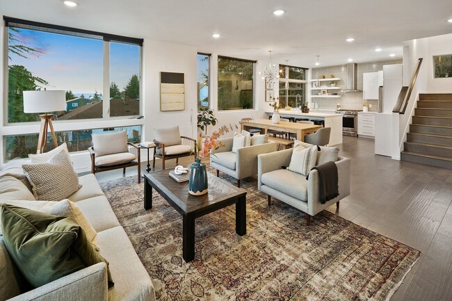Building Photo - Urban luxury home with Views!