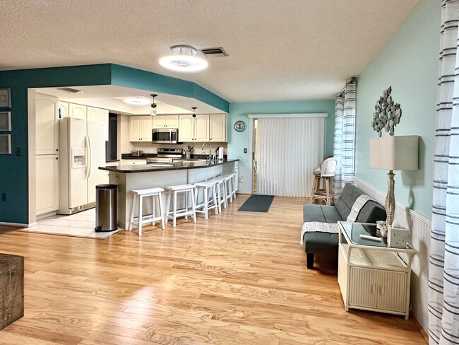 Foto del edificio - 2227 Pineland Dr