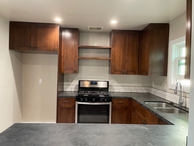 Foto del edificio - 1215 W 22nd St