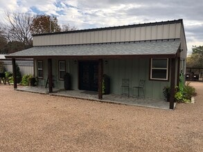 Building Photo - 553 Cat Track Rd