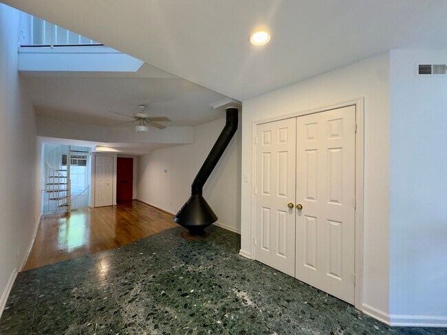 Foto del edificio - Charming 1 Bedroom Townhome ~ Ridgely's Delight