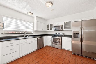 Building Photo - 11677 Village Pl Dr