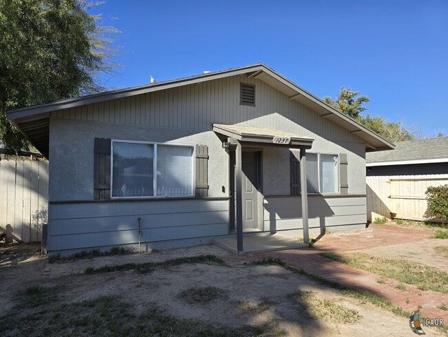 Building Photo - 1237 River Dr
