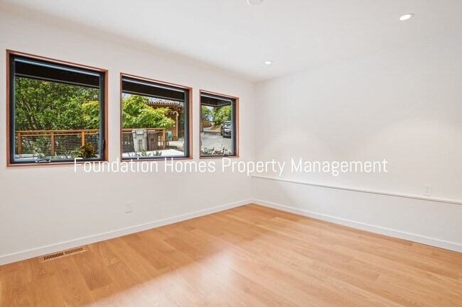 Foto del edificio - 3 br, 3 bath House - 842 Autumn Lane