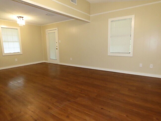 Foto del edificio - Updated 2 Bedroom House in Chapel Hill ISD!
