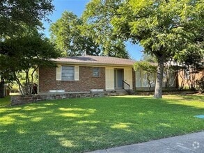 Building Photo - 1303 Northlake Dr