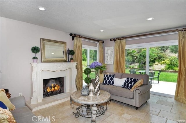 Foto del edificio - 3940 San Antonio Rd