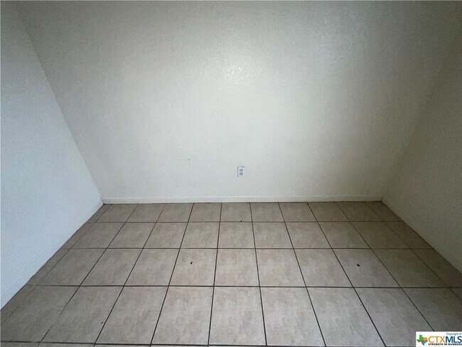 Building Photo - 1405 Dugger Cir