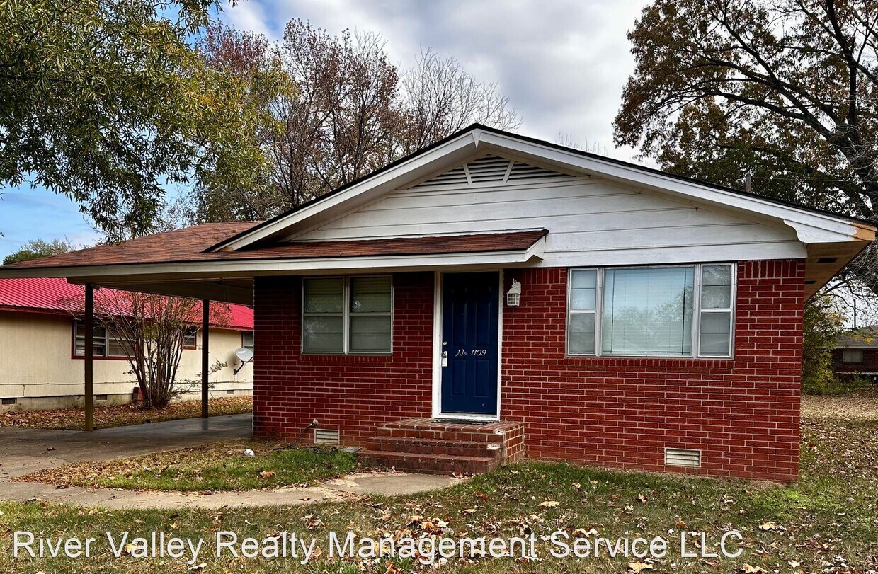 1109 S Cleveland Ave, Russellville, AR 72801 House Rental in