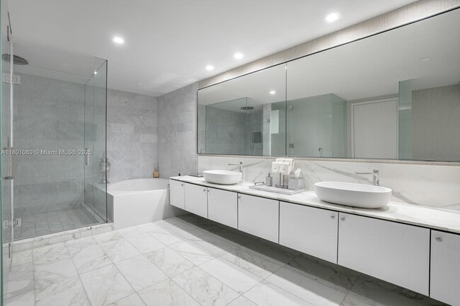 Building Photo - 10203 Collins Ave