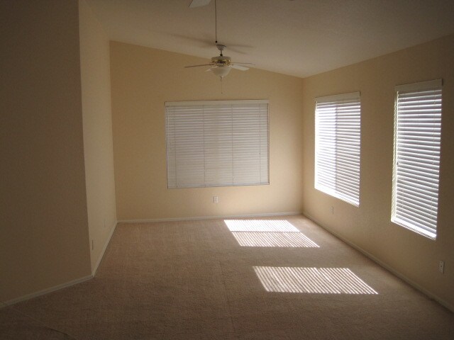 Foto del edificio - 345 S Cottonwood Dr