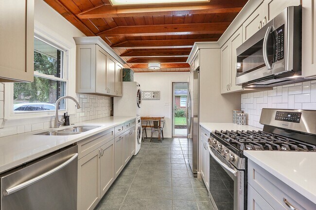 Building Photo - 228 Mayfield Rd