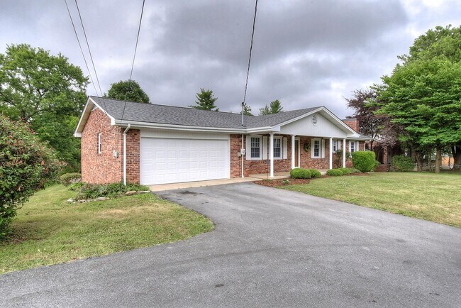 Foto del edificio - 2106 Knob Creek Rd