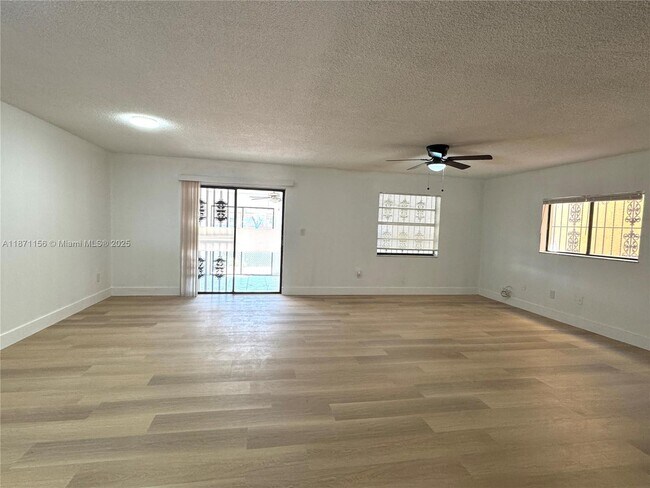 Foto del edificio - 2732 W 54th St