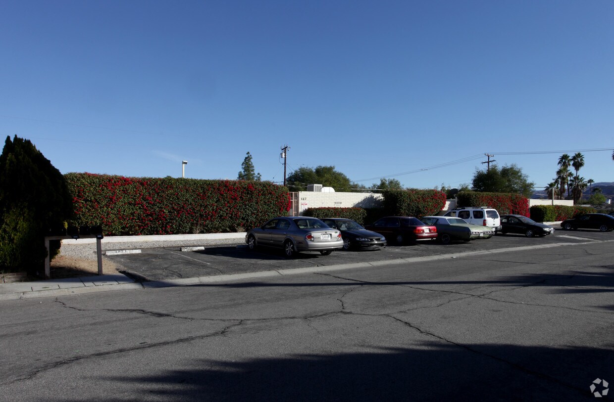 Building Photo - 562-586 S Mountain View Dr