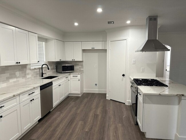 Foto del edificio - 4510 Bungalow Ln