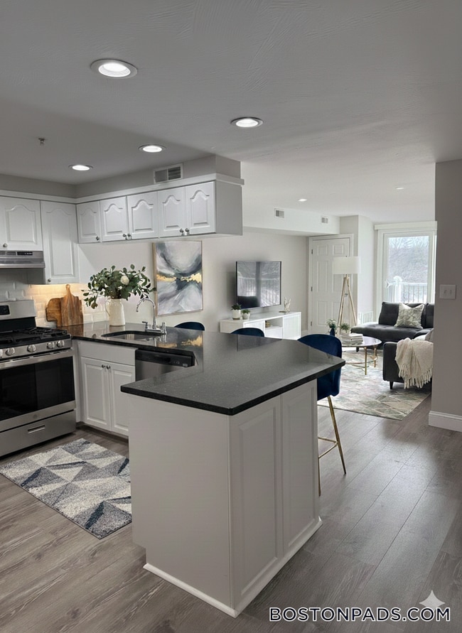 Building Photo - 21 Kenmar Dr