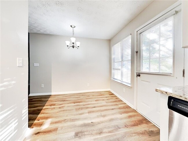 Foto del edificio - 200 Adam Cir