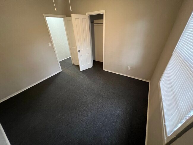 Building Photo - 3602 Norwich St