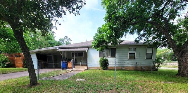 Foto del edificio - 1028 Ellingson Ln