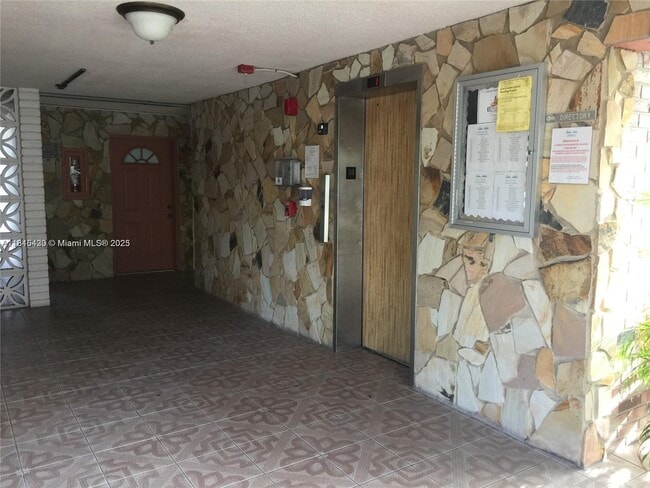 Building Photo - 3750 NE 170th St