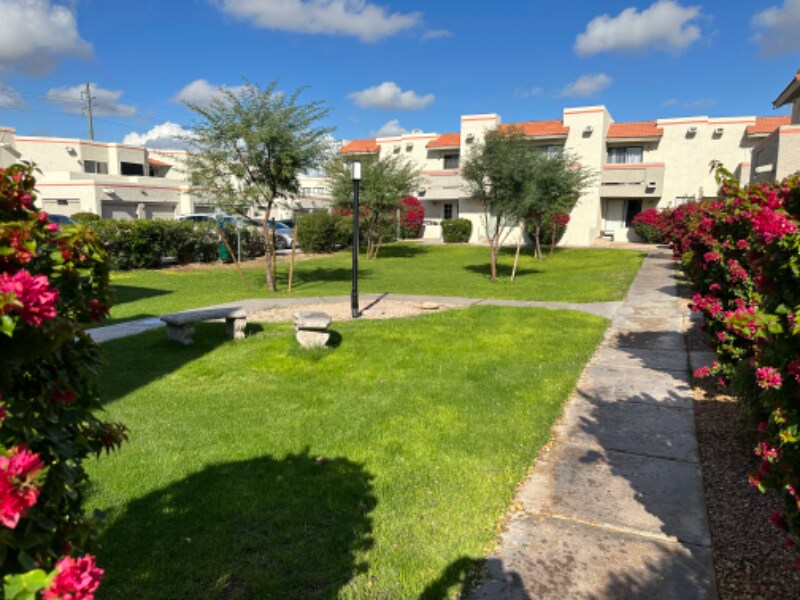 Foto del edificio - 985 N Granite Reef Rd