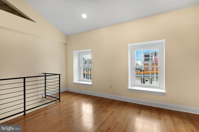 Foto del edificio - 6607 Ridge Ave