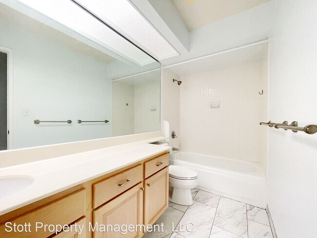 Building Photo - 1340 Moanalualani Pl