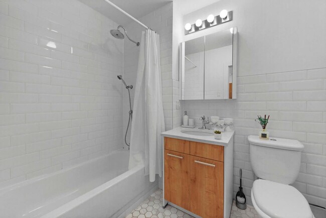 Foto del edificio - 517 W 45th St