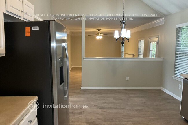 Foto del edificio - 5725 Crystal Springs Way
