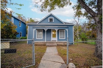 Building Photo - Convenient Home near Downtown's Heart