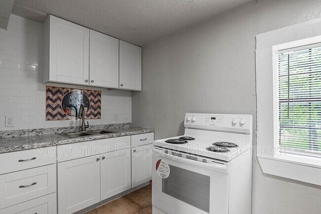 Foto del edificio - 6801 NW 13th St
