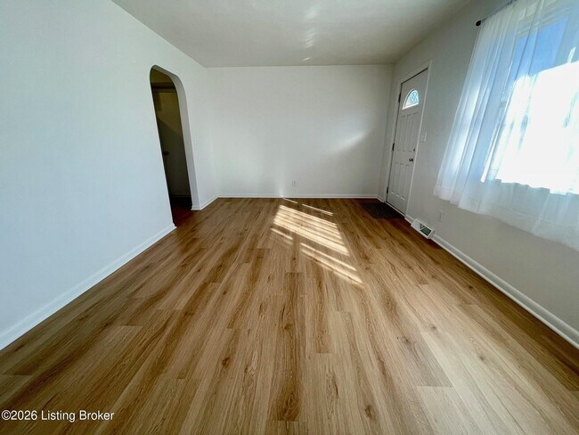 Building Photo - 631 Parkwood Dr